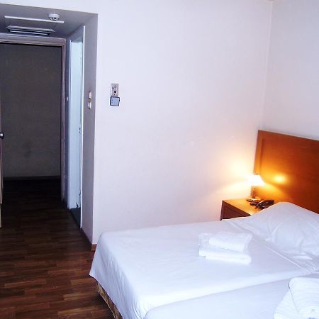 אתונה Theoxenia Hotel מראה חיצוני תמונה